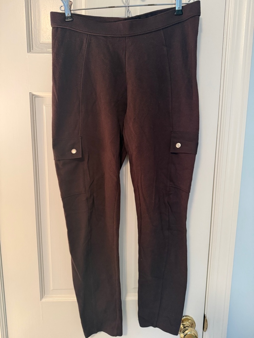 HUE Brown Stretch Cargo Pants - legging style